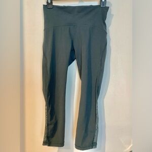 SALE Lululemon Cropped 21” Leggings Sz 6 Sage Green Mesh Panels